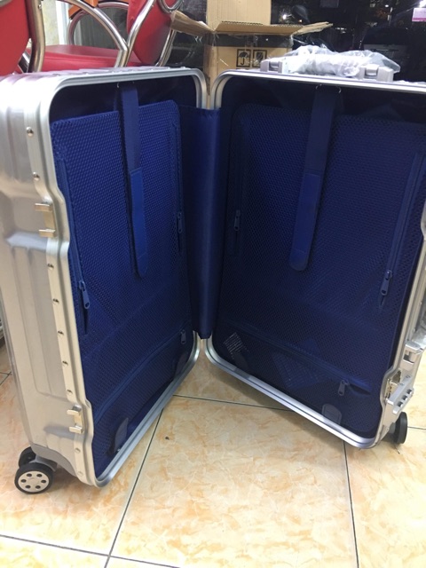 Vali 26inch Khung nhôm khoá sập RMW lót xanh