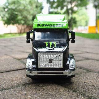Xe mô hình đầu kéo container 1/32