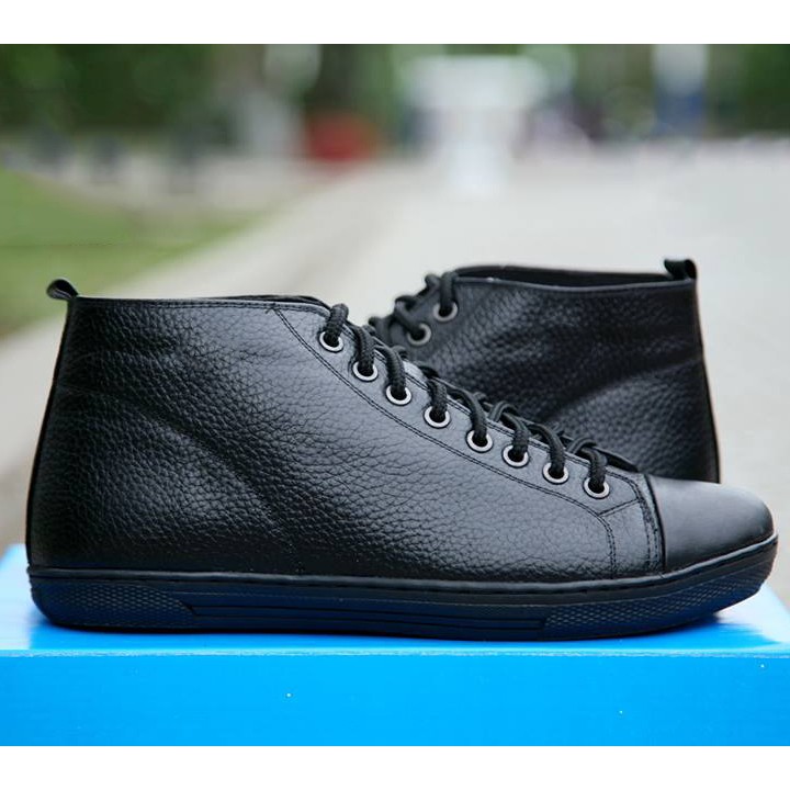 Giày boot cao cổ CC01 đen | BigBuy360 - bigbuy360.vn