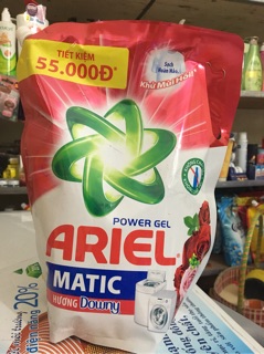 Nước giặt ariel hương downy