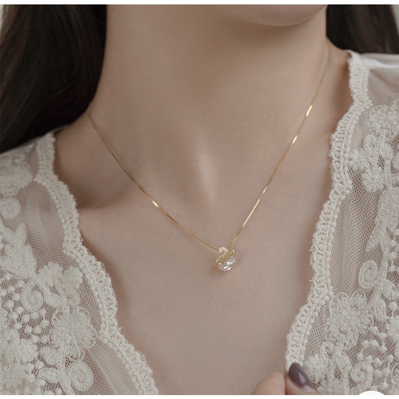 Dây chuyền titan nữ không gỉ mạ vàng 18k hình thiên nga đá sang chảnh  Her Accessories CT26
