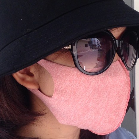 Khẩu trang vải su 3D ôm sát vào mặt rất thoải mái khi đeo thời gian dài | BigBuy360 - bigbuy360.vn