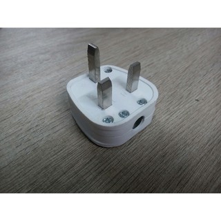 Phích cắm 3 chân