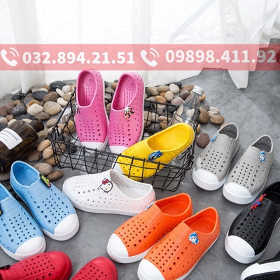 giày native cho béFREESHIPgiày native cho bé vàng chanh xả NATIVEMAI1 tặng thêm 2 sticker native