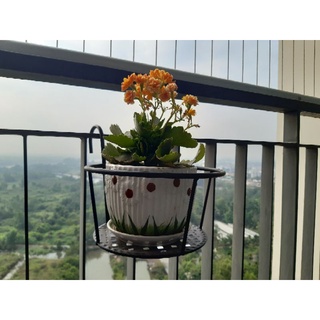Giỏ sắt tròn treo chậu hoa ban công