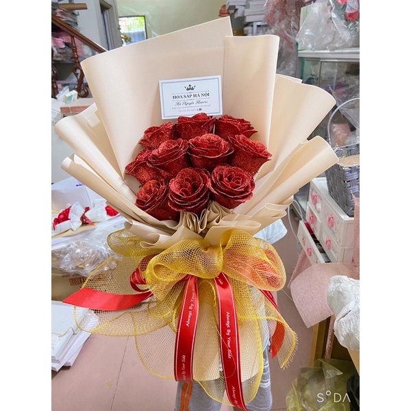 Bó hoa hồng nhũ 10 bông tặng kèm chữ love và thiệp