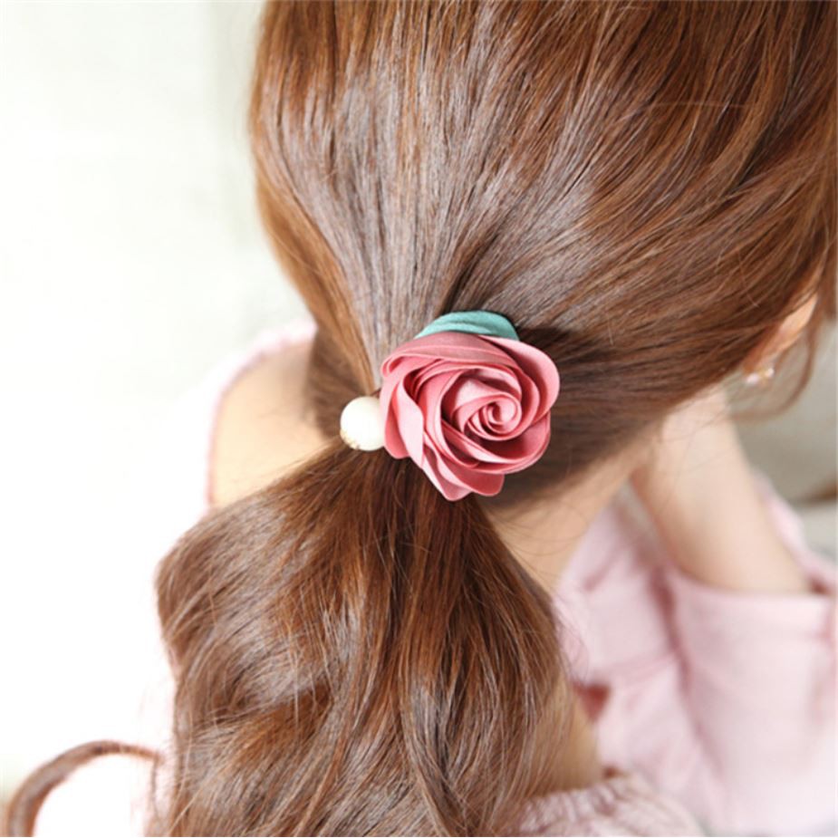 Cột tóc hoa hồng lụa hạt ngọc trai