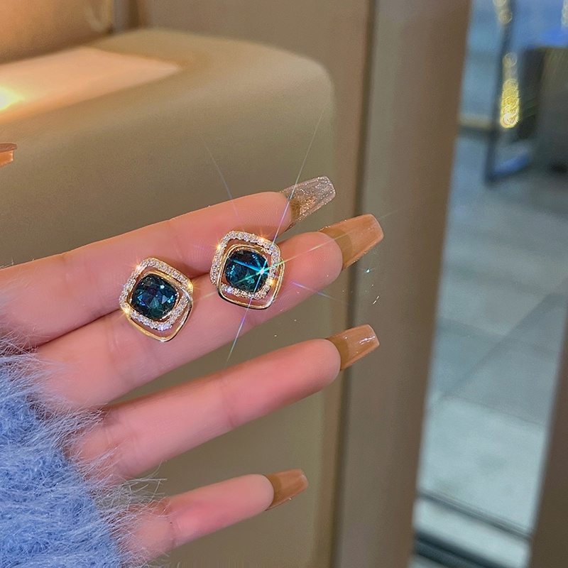 Khuyên Tai Đính Đá Pha Lê Xanh Dương Độc Đáo Phong Cách Hàn Quốc