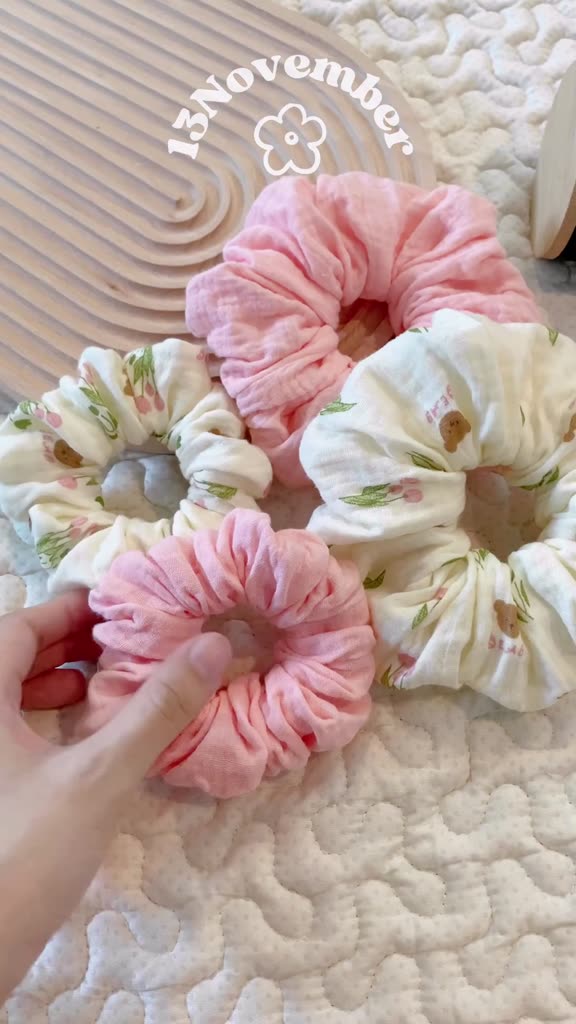 [SIÊU TO] Scrunchies Set Cột Tóc Vải Hoạ Tiết Gấu Hoa Tulip Hồng Xinh Xắn Dễ Thương Phồng To | BigBuy360 - bigbuy360.vn