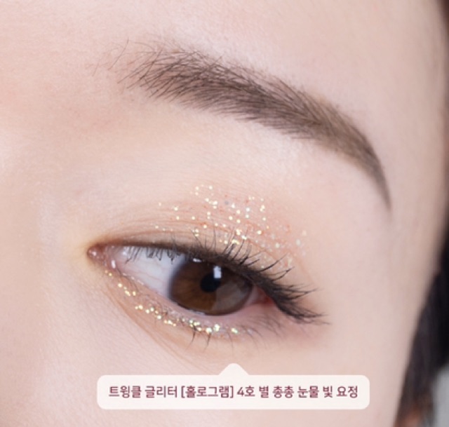 Kẻ mắt nhũ Innisfree Twinkle Glitter Hologram