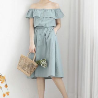 Đầm trễ vai bèo cột eo xanh