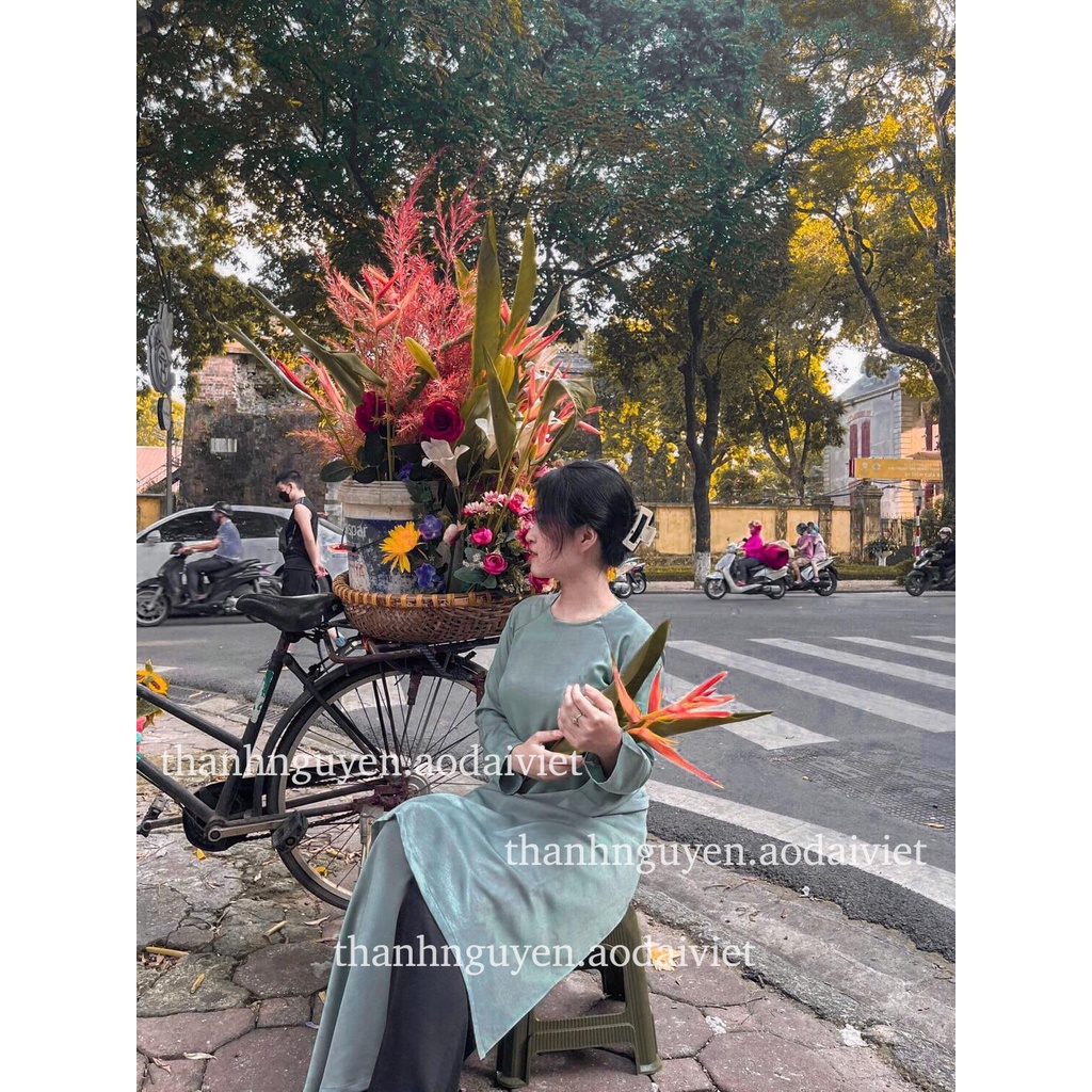 Áo dài xanh mint dáng suông truyền thống lụa Tây Thi