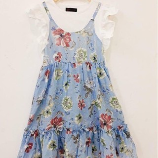 Váy yếm hoa nhí liền áo, dáng xòe điệu đà