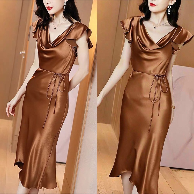 Đầm Form Dài Cổ Đỗ Thắt Dây Eo Duyên Dáng