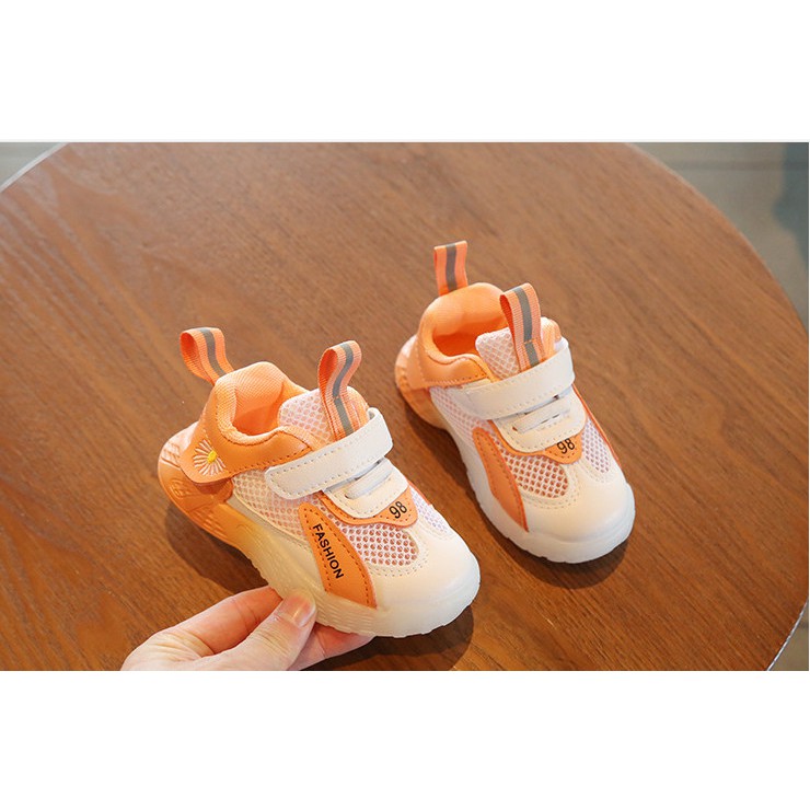 (Mẫu mới về)Giày thể thao họa tiết Hoa Cúc thêu cho bé trai bé gái từ 0-4 tuổi năng động khỏe khoắn