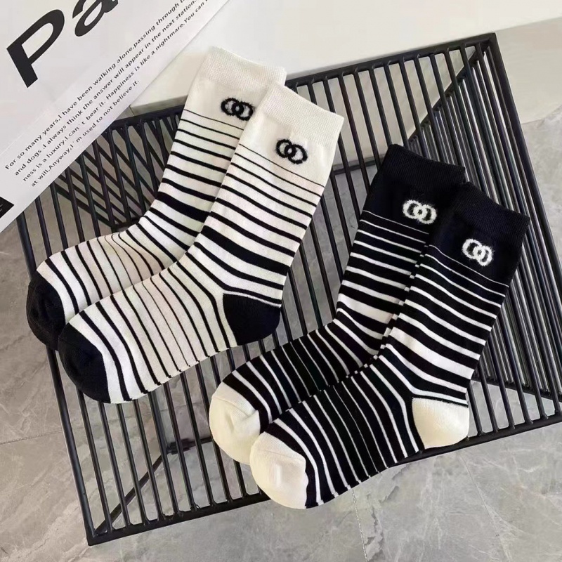 Vớ Thể Thao Cổ Cao Vừa Kẻ Sọc Trắng Đen In Chữ LOGO Cho Nam Và Nữ