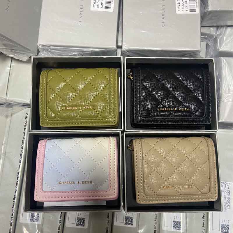Túi Xách Charles & KEITH Dáng Vuông Nhỏ Phối Dây Xích Đính Đá Sang Trọng Cho Nữ