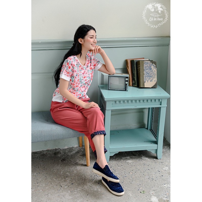 Áo hoa hồng phối linen trắng Lá In Hoa