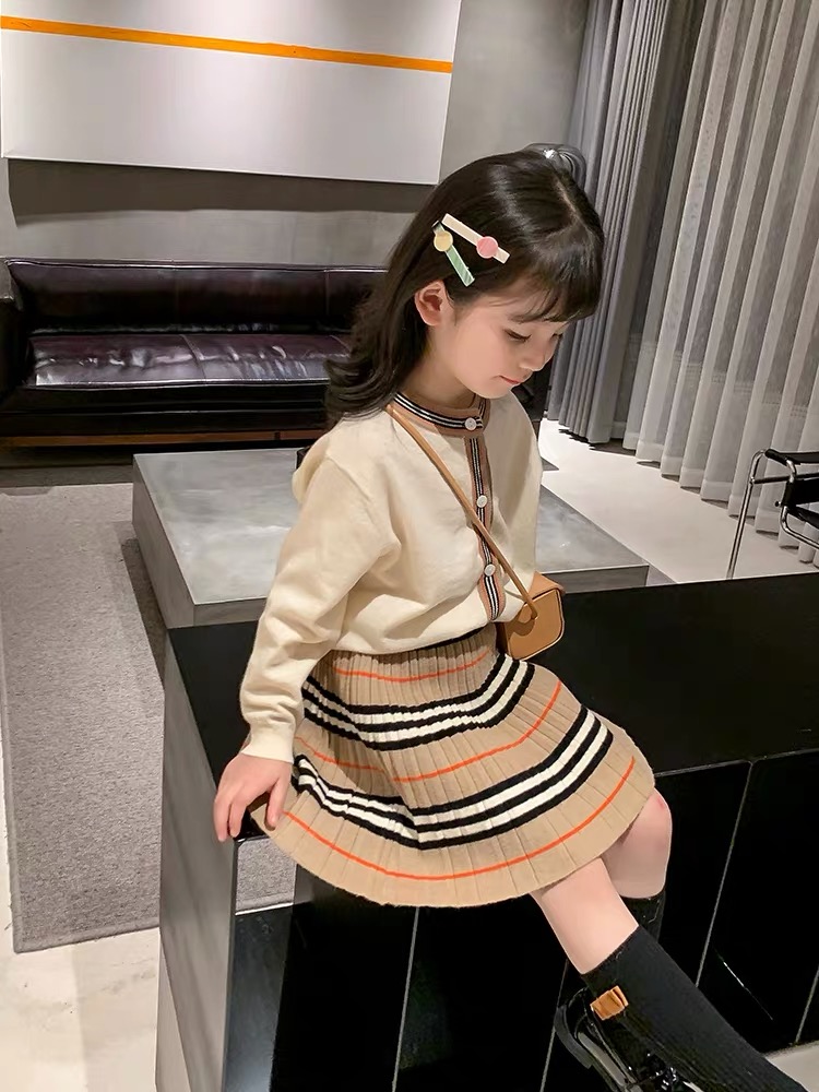 Set Áo Len Cổ Tròn Tay Dài + Chân Váy Dễ Thương Thời Trang Cho Bé Gái