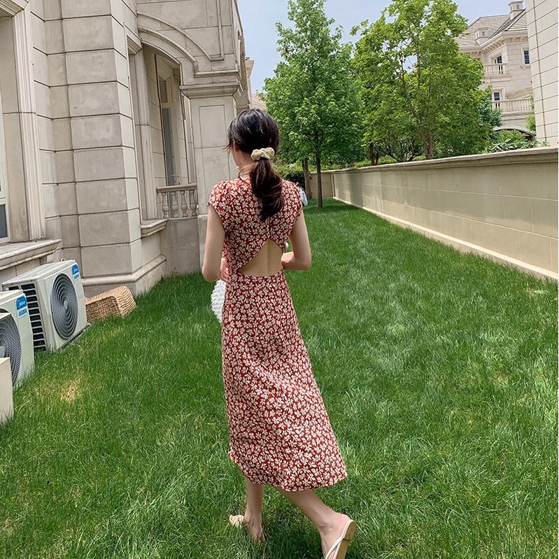 Đầm hoa xẻ tà cúp lưng