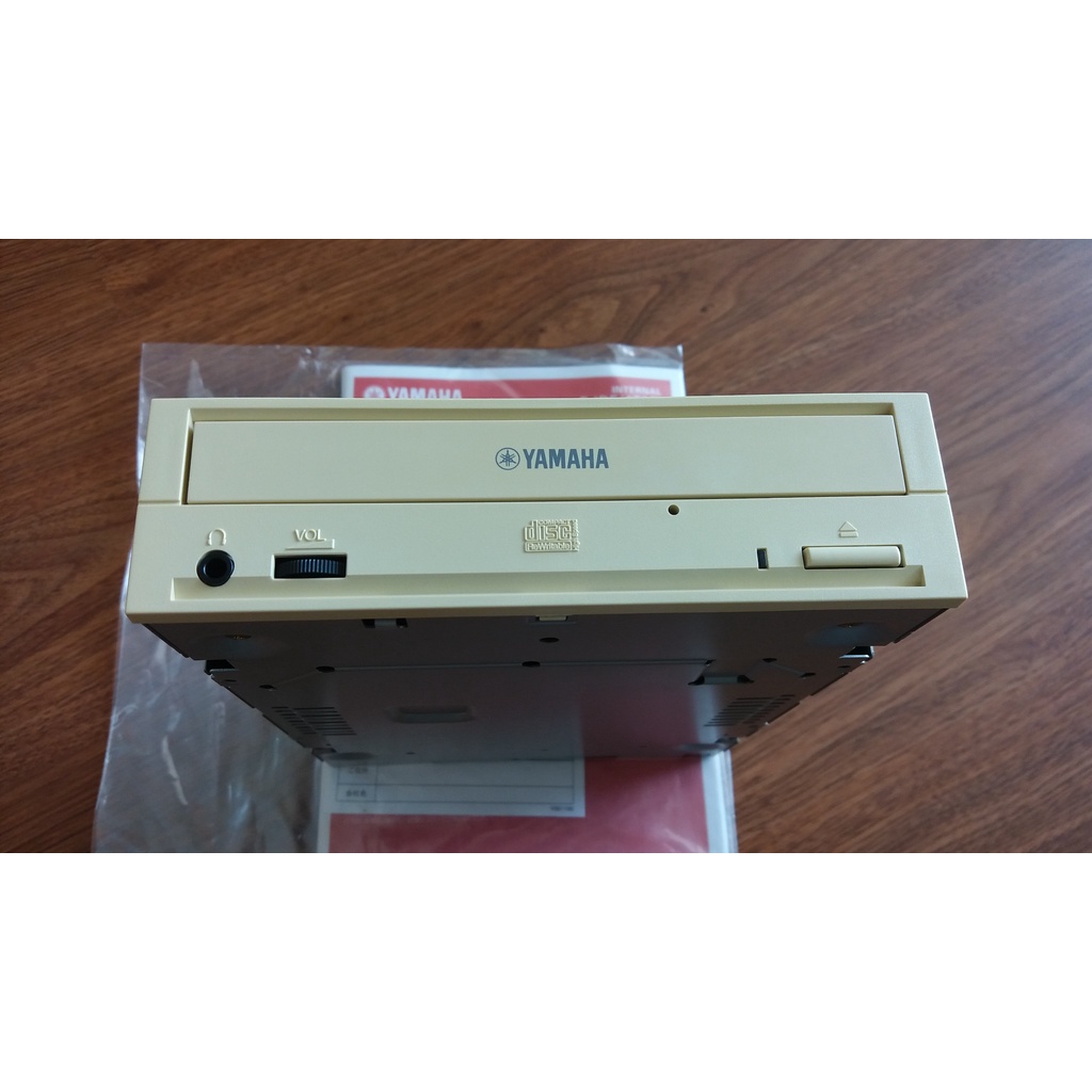 Ổ ghi CD-Audio chuyên nghiệp YAMAHA CRW-F1 Fullbox mới