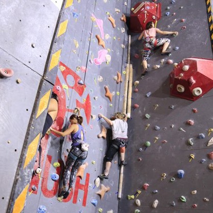 01 Leo Núi Ngoài Trời - Push Rock Climbing (DT)