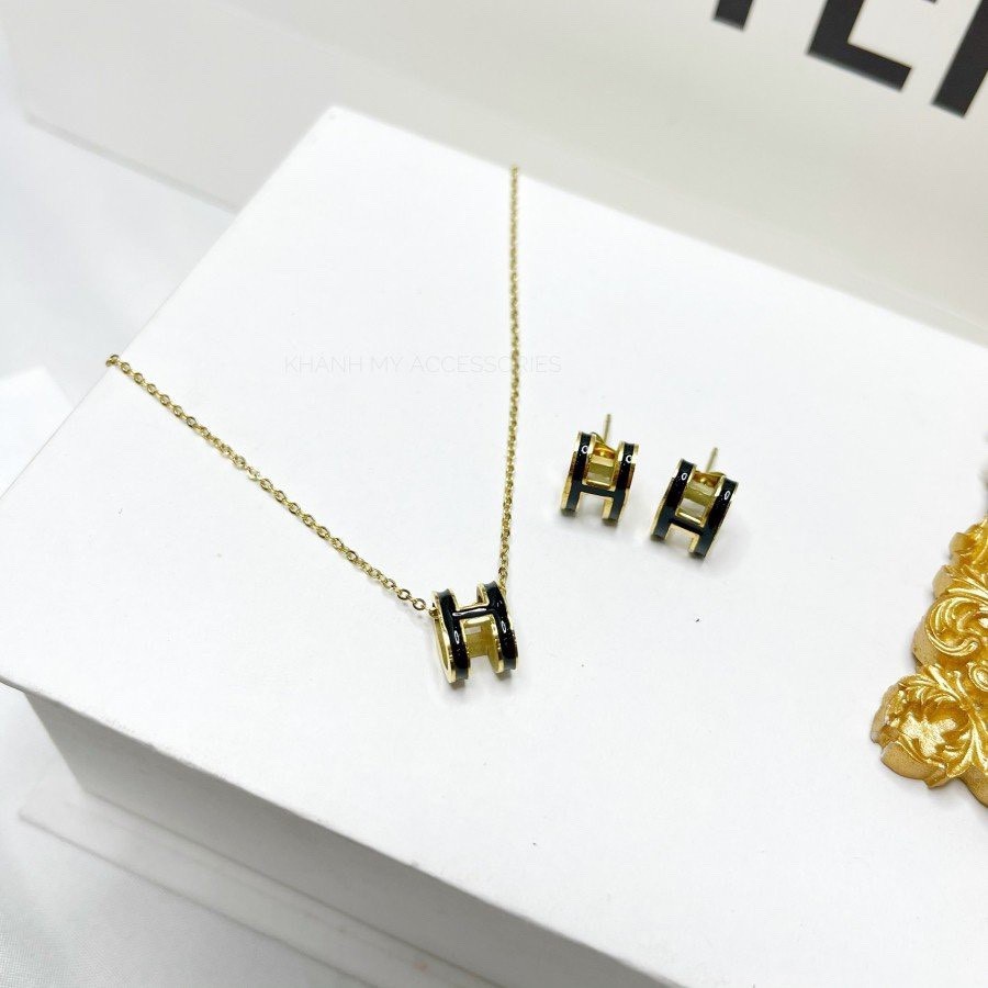 Set vòng cổ + khuyên tai chữ H  titan cao cấp,sang trọng quí phái