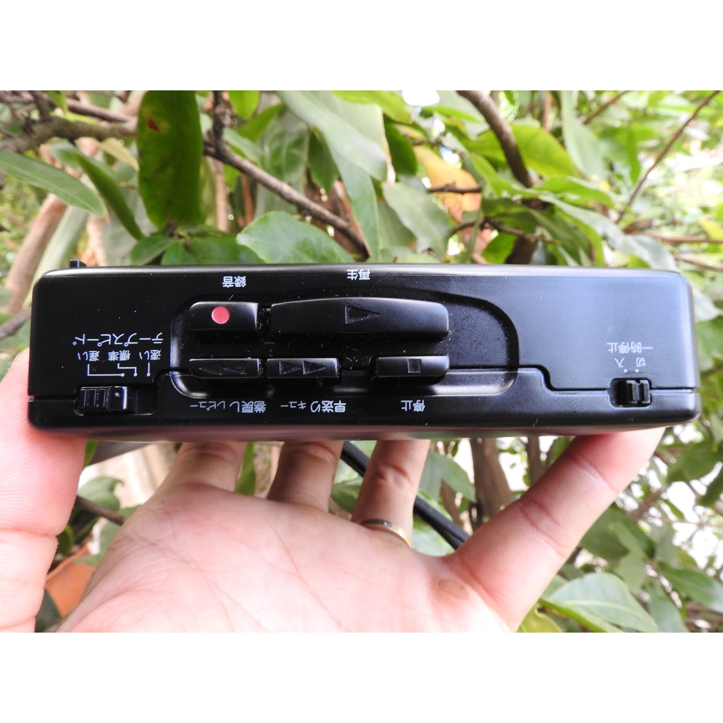 Máy nghe nhạc Cassette Hitachi TRQ-5 có loa ngoài kiểu máy lạ đẹp nhỏ gọn