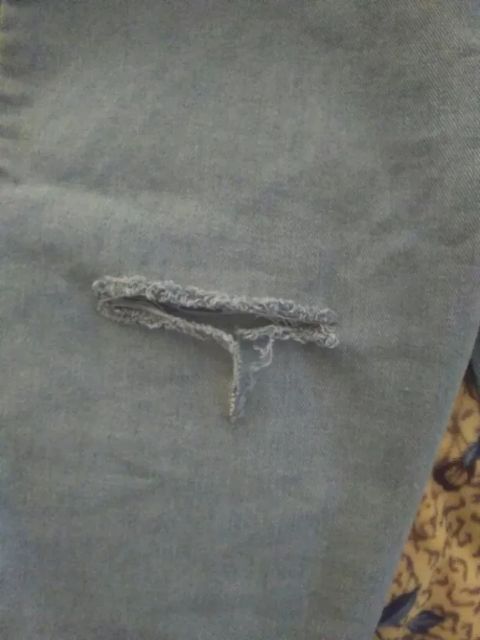 Yếm baggy rách thêu hoa_705 | BigBuy360 - bigbuy360.vn