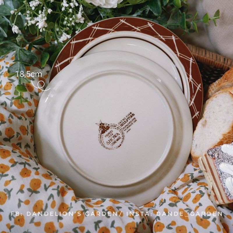 Dĩa viền nâu vintage