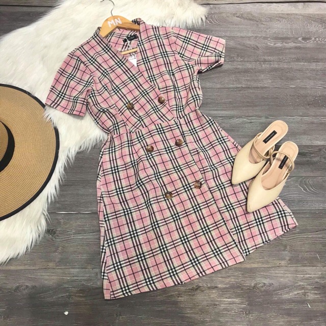 Váy kẻ cúc dạng vest