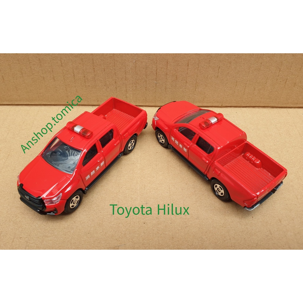 Mô hình xe Hilux bán tải cứu hỏa màu đỏ tomica Nhật Bản