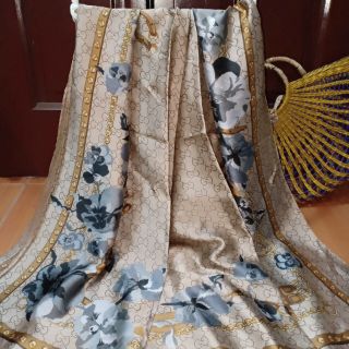 Khăn lụa hiệu