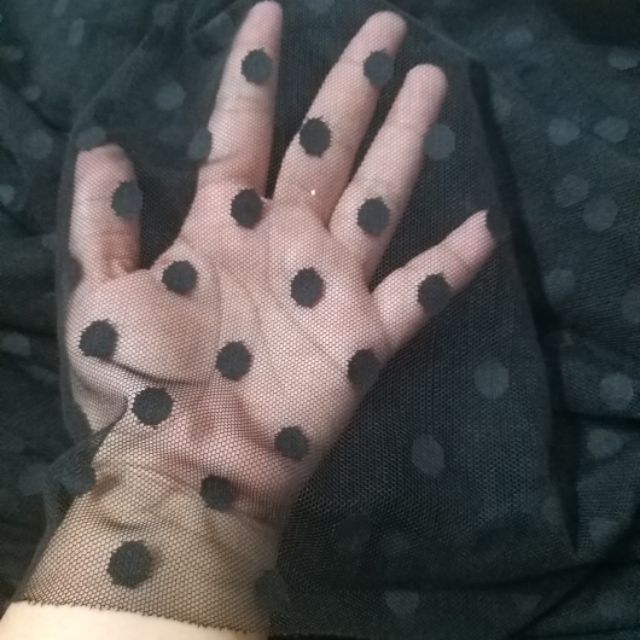 Combor ren hoa mai đen ...và ren bi đen pha phối lên đầm hay lên gì cũng được có gian thoải mái...