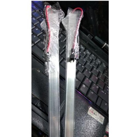2 thanh led 5730 1m-220V có đủ vỏ nhôm và ốp vỏ, đầu bịt