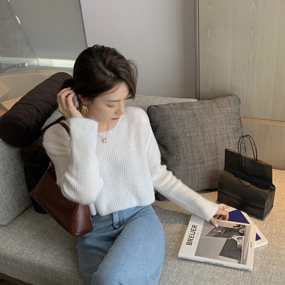 Áo len mềm cổ tròn khoét lỗ xinh xắn cho nữ