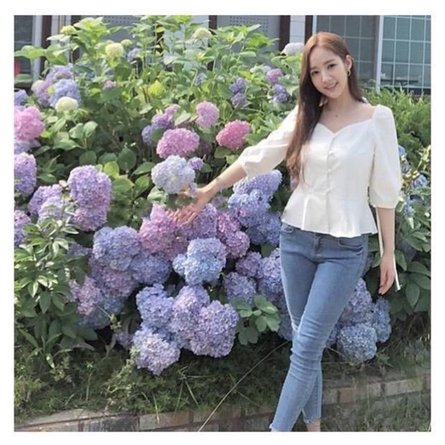 Áo trắng Thư ký Kim