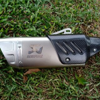 Akrapovic R1 titan tem khắc laser