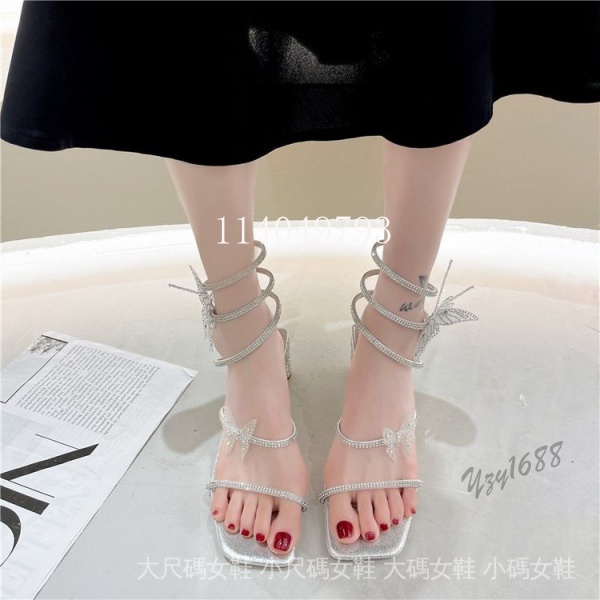 Giày Sandal Đế Thô Đính Đá Hình Bướm Có Size Lớn 34-43 Dành Cho Nữ