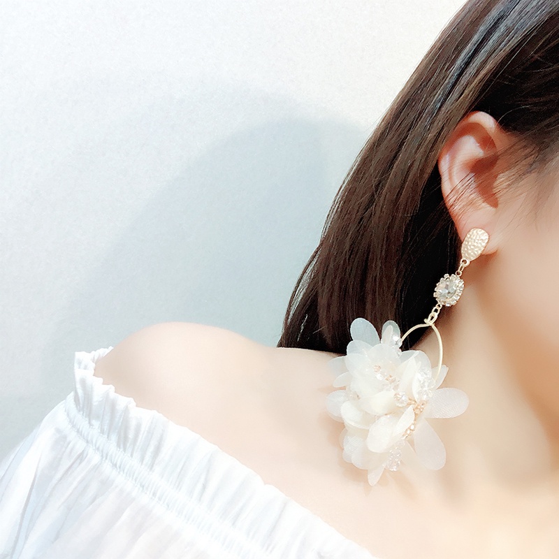 Bông Tai Hình Hoa Đính Kim Cương Pha Lê Màu Be Phong Cách Hàn Quốc Thời Trang Cho Nữ