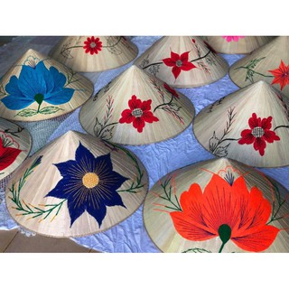 Nón lá thêu hình hoa tinh tế ( đường kính D=42cm)