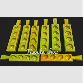 Khuôn ép trường học cũ