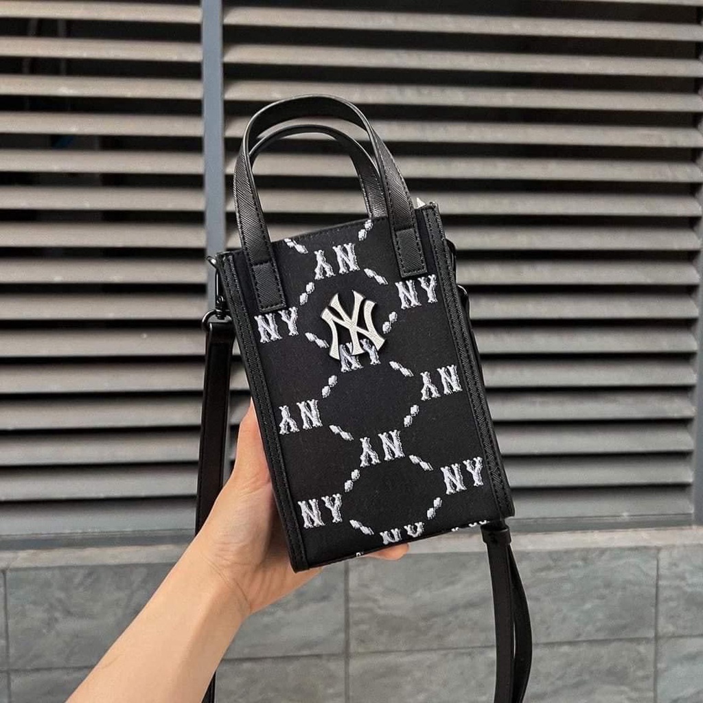 [Chính hãng] Túi đeo chéo đựng điện thoại MLB monogram diamond jacquard