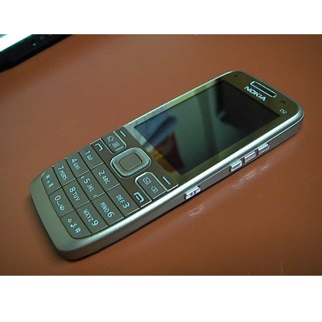 Điện thoại Nokia E52 chính hãng tồn kho