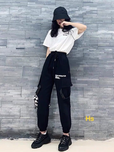 Quần jogger dây chữ