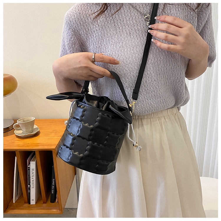 Túi xách nữ đeo chéo hình trụ tròn đẹp sang chảnh dễ thương cá tính da pu cao cấp dáng nơ thời trang đi chơi BESED T047