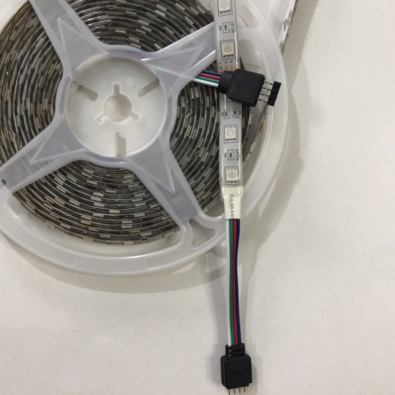 Cuộn led dan 5m 7 màu kèm remote và nguồn nhựa 5a,RGB