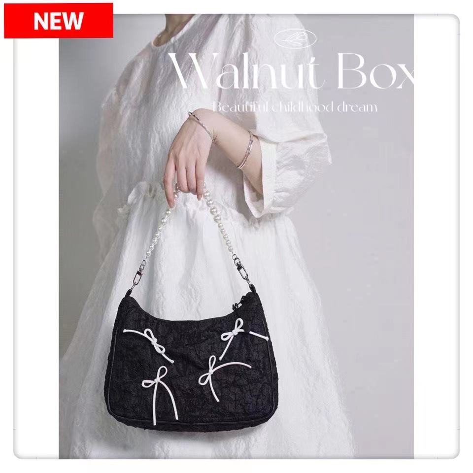 Túi đeo vai dưới cánh tay xếp ly dây túi đính ngọc trai nhân tạo màu đen nhỏ xinh xắn phong cách năng động