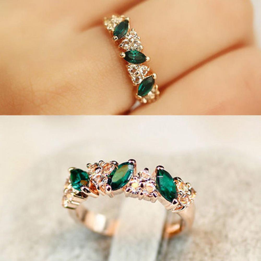 Nhẫn Đính Đá Lục Bảo Kiểu Dáng Thời Trang