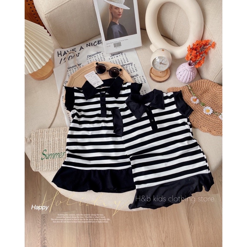 Váy sọc kẻ ngang cổ bẻ đen bé gái